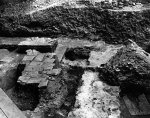 Odkryté zbytky původní dlažby minoritského kláštera během výzkumu I. Borkovského v 50. letech 20. století. Autor neznámý; © ARÚ Praha, pozůstalost I. Borkovského, inv. č. 10595, FT000009717.